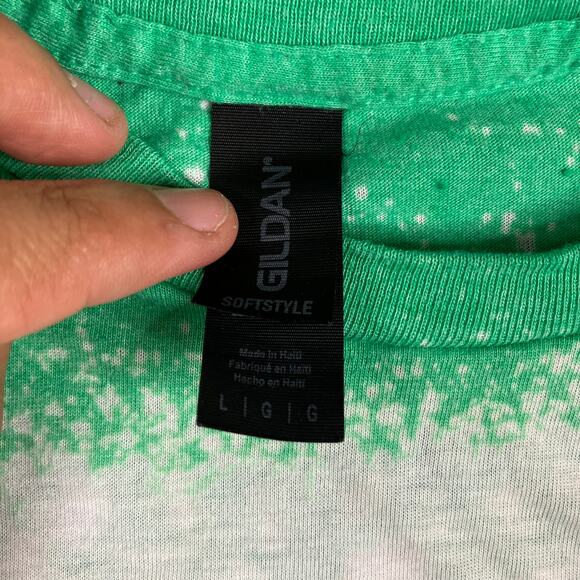 Gildan T-Shirt Mens Size L Green Graphic Shamrock Tongue Bleach Dyed St Patrick - Picture 3 of 9